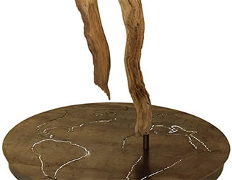 Gaia | Designobjekt aus Lärchenwurzel auf perforierter Stahlplatte mit integriertem LED-Streifen  | H. 125 cm